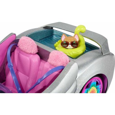 Barbie Extra, Araba
