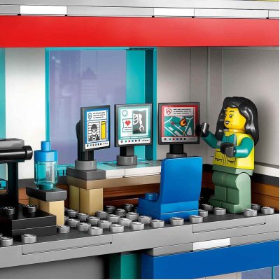 Lego City Acil Durum Araçları Merkezi