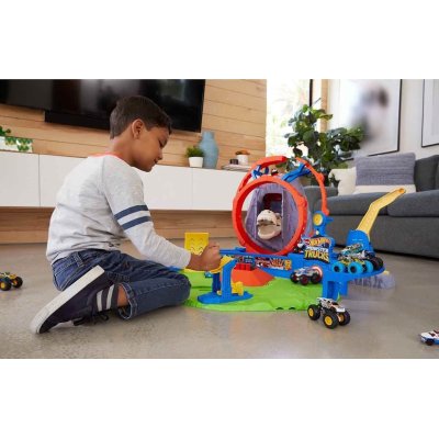 Hot Wheels Monster Trucks Volkanik Alanda Macera Oyun Seti