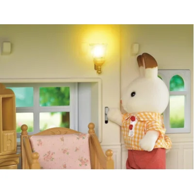 Sylvanian Families Kırmızı Çatılı Işıklı Şehir Evi