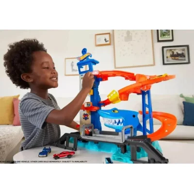 Hot Wheels City Köpek Balığından Kaçış Oyun Seti