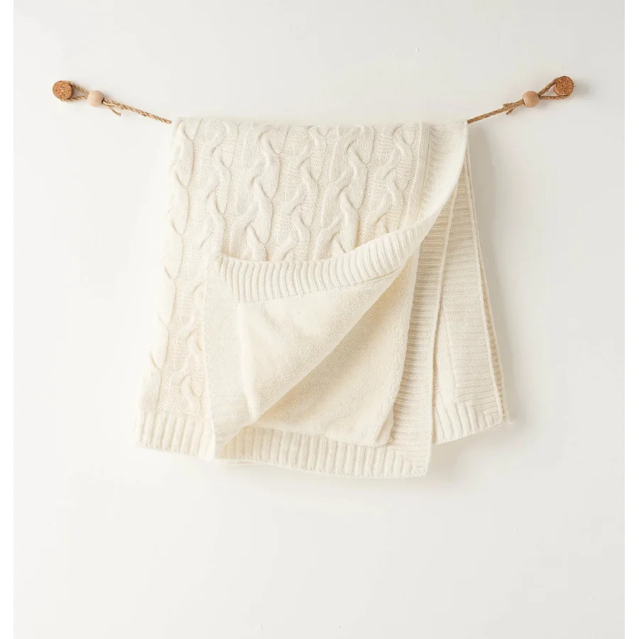 Andywawa Triko Battaniye, Ekru